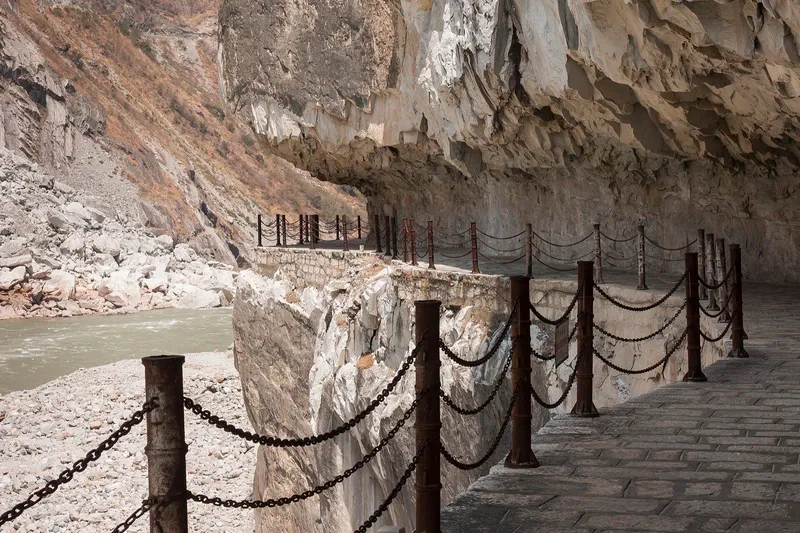 Tiger Leaping Gorge Day Trip in Lijiang